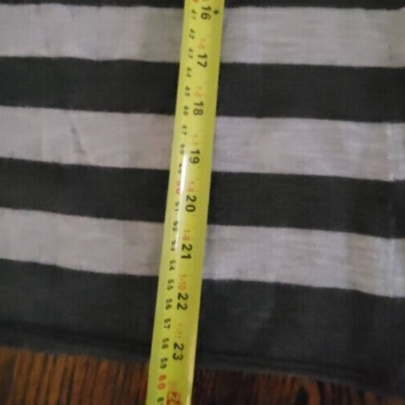 GAP Sweater Gray Sriped Lightweight Women's Sz XS Wool - Picture 10 of 10